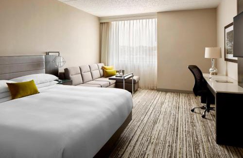 West Chester Hotel | Discover Marriott Cincinnati North: Family-Friendly Retreat