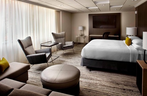 West Chester Hotel | Discover Marriott Cincinnati North: Family-Friendly Getaway