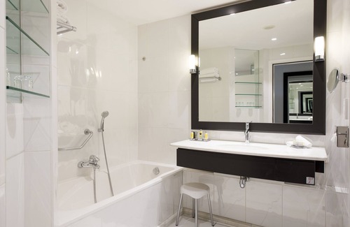 6th Arrondissement Hotel | Discover Comfort at Marriott Lyon Cité Internationale