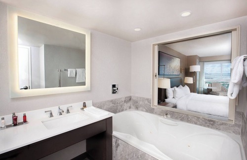 Fallsview Hotel | Relax at Marriott Niagara Falls Fallsview Hotel & Spa
