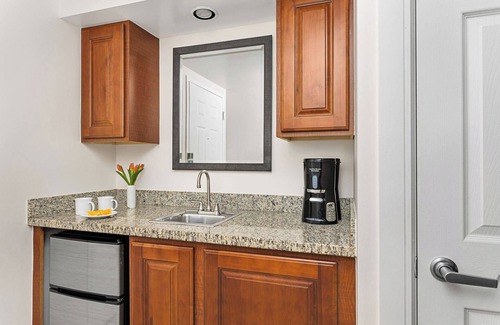 Williamsburg Condo | Family-Friendly Marriott's Grande Vista with Lakeside Amenities