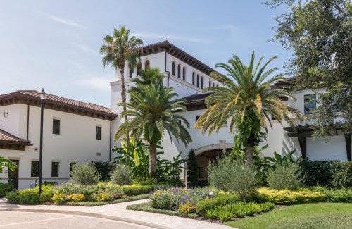 Florida Central Atlantic Coast Hotel | Relax at Marriott's Lakeshore Reserve with Pool & Dining