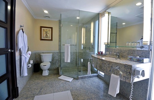 Torreon Hotel | Comfort & Convenience at Marriott Torreon - 4-Star Retreat