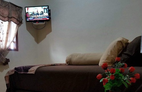 Wonosari Bed & Breakfast | Top-Rated Marry Ind Vila & Guest House with Pool & Breakfast