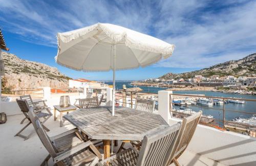 8th Arrondissement Villa | Discover Mars is Goudes: Oceanfront Comfort & 10/10 Rating