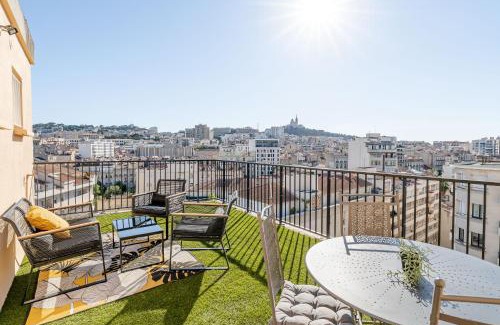 Lodi Apartment | Beautiful Views of Notre-Dame de la Garde in Marseille