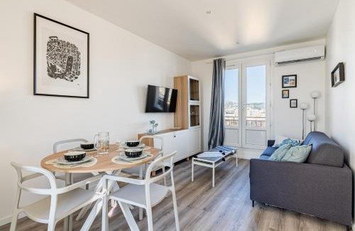 Lodi Apartment | Beautiful Views of Notre-Dame de la Garde in Marseille
