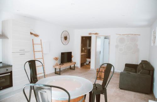 Saint-Laurent-d'Aigouze Apartment | Marselan - Gîtes Du Mas Des Jeux