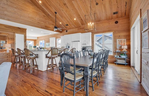 Pawleys Island House | Experience Marsh Madness: 5-Bedroom Family Getaway