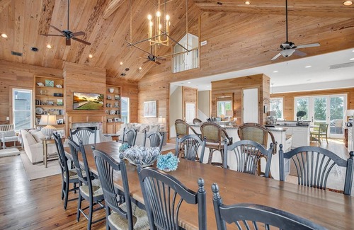 Pawleys Island House | Experience Marsh Madness: 5-Bedroom Family Getaway