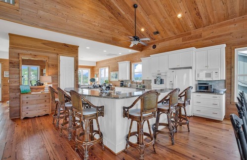 Pawleys Island House | Experience Marsh Madness: 5-Bedroom Family Getaway