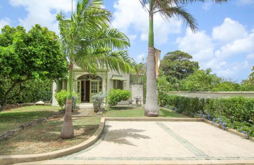 Weston House | Cozy Marsh Mellow South Cottage: Family-Friendly Escape
