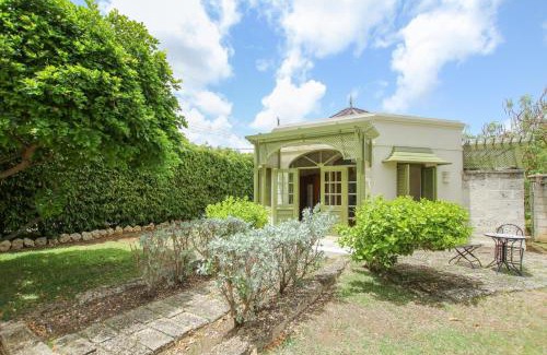 Weston House | Cozy Marsh Mellow South Cottage: Family-Friendly Escape