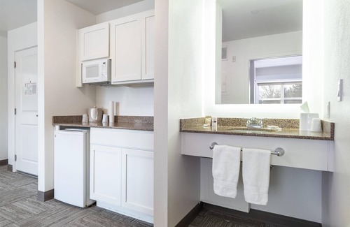 Bainbridge Island Hotel | Marshall Suites Bainbridge Island, SureStay Collection by BW