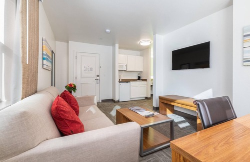 Bainbridge Island Hotel | Marshall Suites Bainbridge Island, SureStay Collection by BW