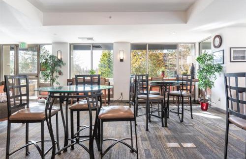 Bainbridge Island Hotel | Pet-Friendly Marshall Suites with Great Amenities & Ratings