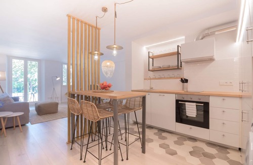 La Llotja-Born Apartment | Unforgettable Views at Marsuites 1 with Spa & Oceanfront Access