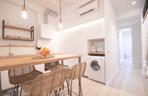 La Llotja-Born Apartment | Majestic Marsuites 3: Views of Palace and Cathedral