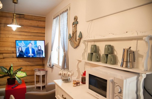Sulzano Apartment | Pet-Friendly Marta Apartment - The Commander's House Awaits
