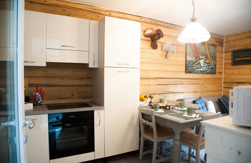 Sulzano Apartment | Pet-Friendly Marta Apartment - The Commander's House Awaits
