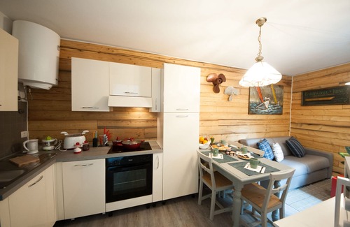 Sulzano Apartment | Pet-Friendly Marta Apartment - The Commander's House Awaits