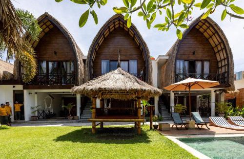 Kuta Hotel | Relax at Martas Windows: Poolside Ocean Views & Breakfast