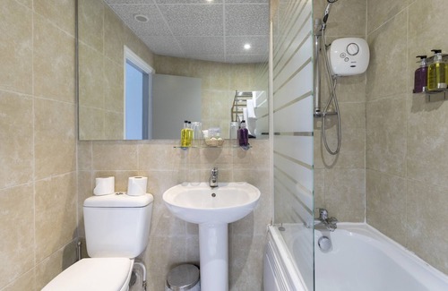Golders Green House | Discover Martel Guest House: Family-Friendly with Spa Access
