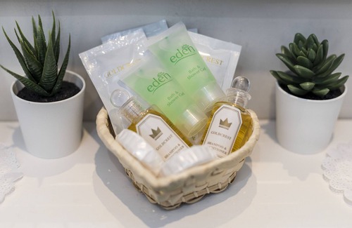 Golders Green House | Discover Martel Guest House: Family-Friendly with Spa Access