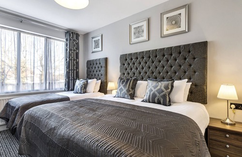 Golders Green House | Discover Martel Guest House: Family-Friendly with Spa Access