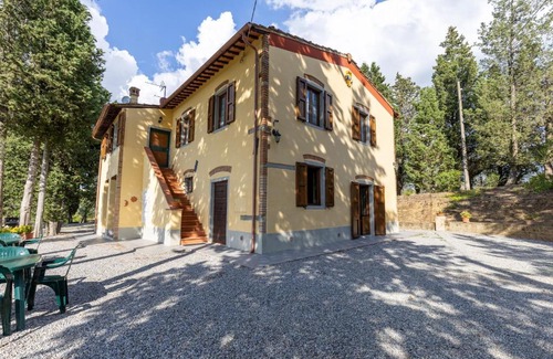 Empoli Villa | Experience Martignana: Family-Friendly & Pet Welcoming Getaway