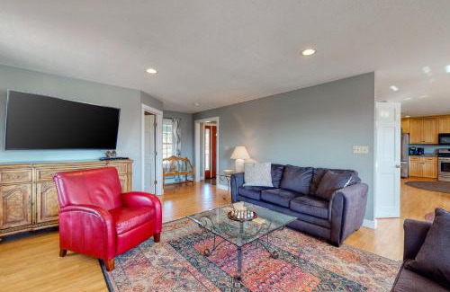 Lancaster House | Family-Friendly Martin Grandview Estate with Hot Tub Access