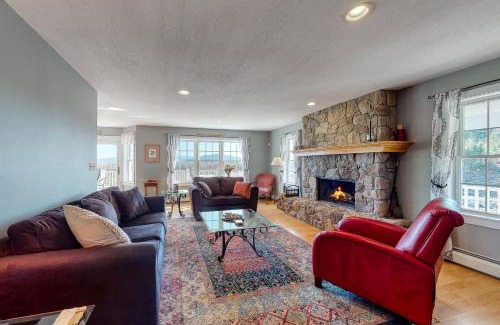 Lancaster House | Family-Friendly Martin Grandview Estate with Hot Tub Access