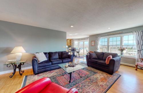 Lancaster House | Family-Friendly Martin Grandview Estate with Hot Tub Access