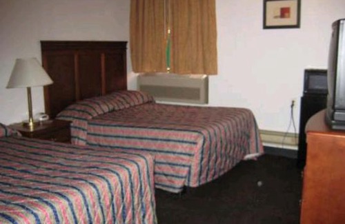 Brookfield Hotel | Cozy Martin House Motel in Brookfield: Pet Friendly & Family Fun