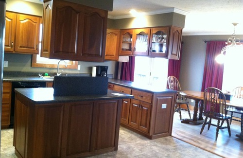 Derby House | Martin Ridge: Scenic Ohio River Views with Private Pool