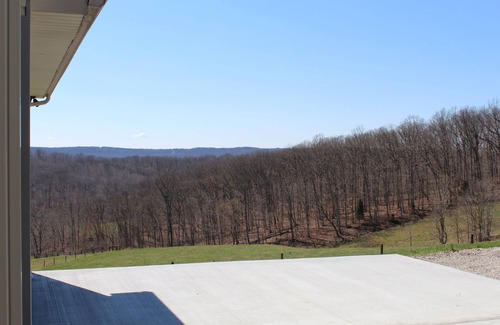 Derby House | Martin Ridge: Scenic Ohio River Views with Private Pool