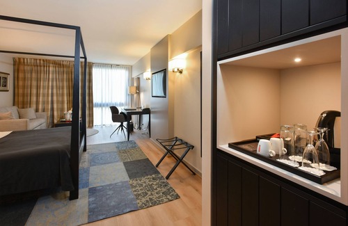 Genval Hotel | Elegant Martin's Château du Lac with Spa & Pool Access