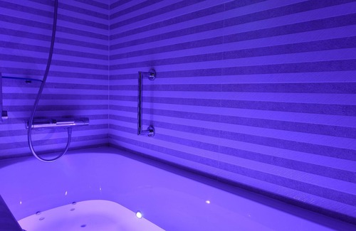 Genval Hotel | Elegant Martin's Château du Lac with Spa & Pool Access