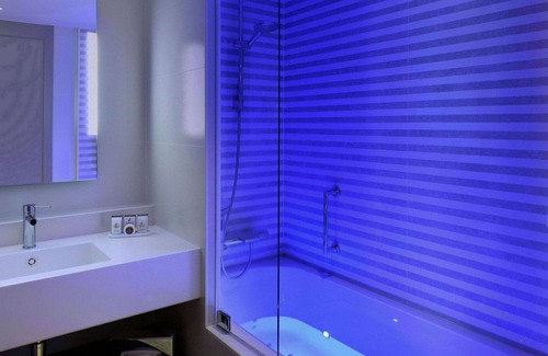 Genval Hotel | Elegant Martin's Château du Lac with Spa & Pool Access