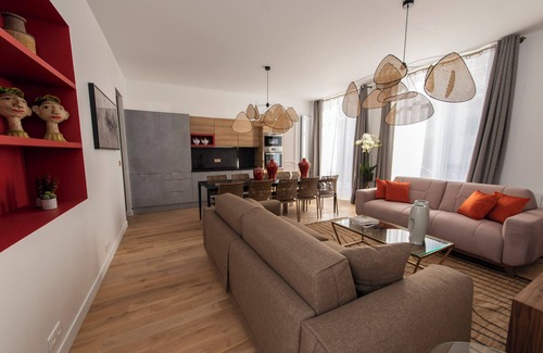 Strasbourg -Saint-Denis Apartment | Discover Martin's Door: 5BR Retreat for Up to 10 Guests