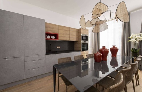 Strasbourg -Saint-Denis Apartment | Discover Martin's Door: 5BR Retreat for Up to 10 Guests
