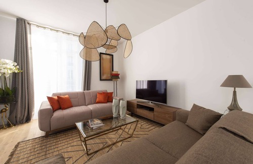 Strasbourg -Saint-Denis Apartment | Discover Martin's Door: 5BR Retreat for Up to 10 Guests