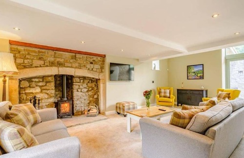 Fremington House | Discover Martin's Farm House: Pet-Friendly Family Retreat
