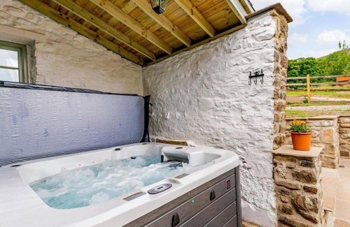 Fremington House | Discover Martin's Farm House: Pet-Friendly Family Retreat