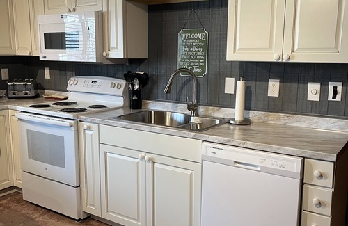 Greer Cabin | Discover Martin's Hideout: Top-Rated Family Retreat in Greer
