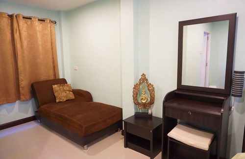 Nanai Road House | Cozy Martin's Swiss Guesthouse: Family-Friendly Retreat