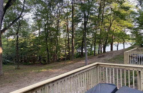 Valatie House | Pet-Friendly Martin Van Buren Lake Cottage - Rated 10/10!