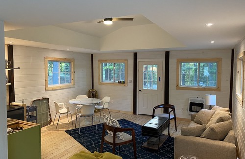 Valatie House | Pet-Friendly Martin Van Buren Lake Cottage - Rated 10/10!