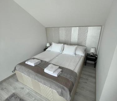 Gyula Apartment | Martina Apartman: Guest Rated 9.8 with Oceanfront Views