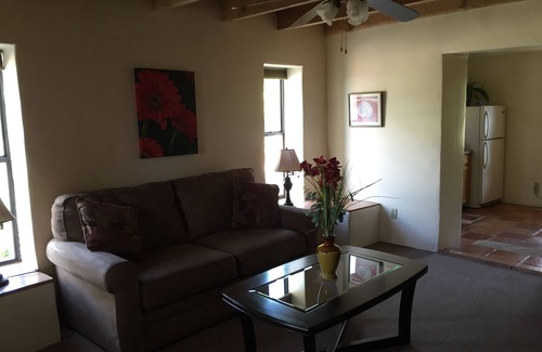 Abiquiu House | Pet-Friendly Martinez Casita - Adobe on the Plaza Retreat